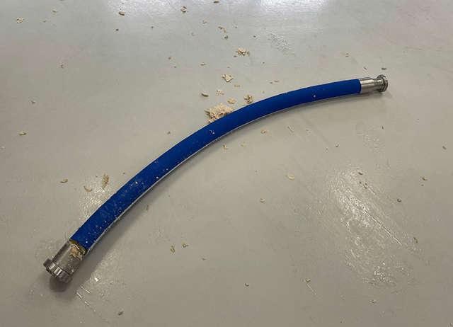 Sprængt slange under tryktest