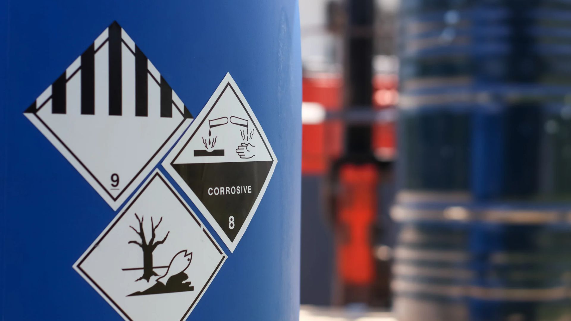 ætsende kemisk symbol på tank